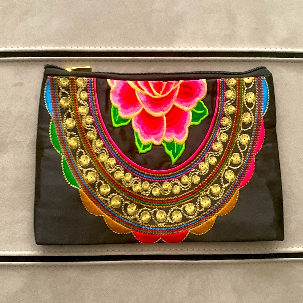 🌸ASOS NWT Reclaimed Vintage Flower Embroidered Clutch Bag